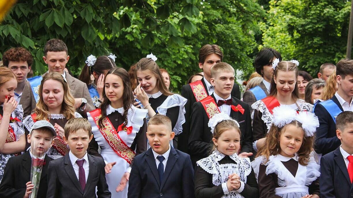 В большой части белгородских школ отменили последние звонки