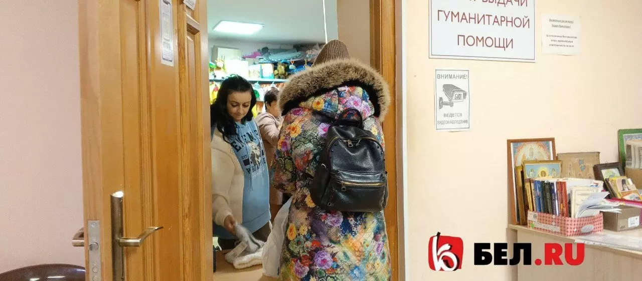 Пункт выдачи гуманитарной помощи при монастыре в Белгороде