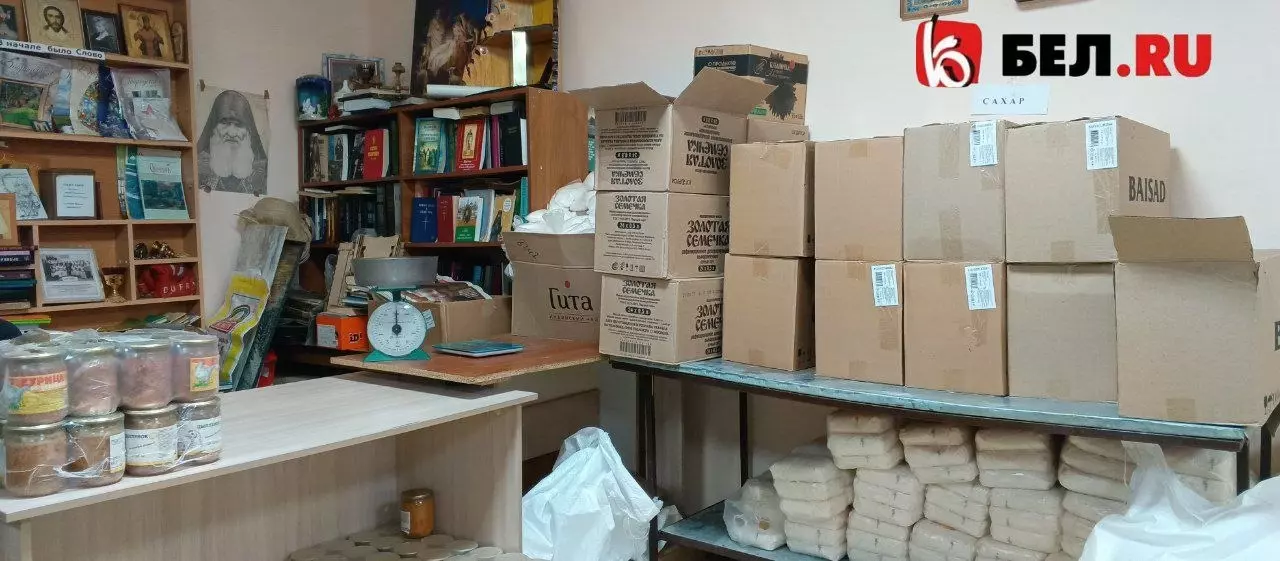 Кухня и гуманитарная помощь в пунтке помощи при монастыре в Белгороде