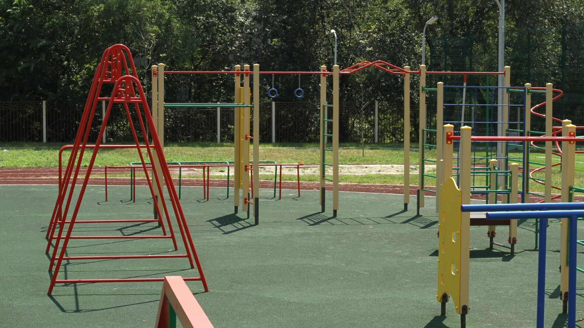 В Белгороде ищут подрядчика для обустройства детской площадки у «Русича» за 8,7 млн