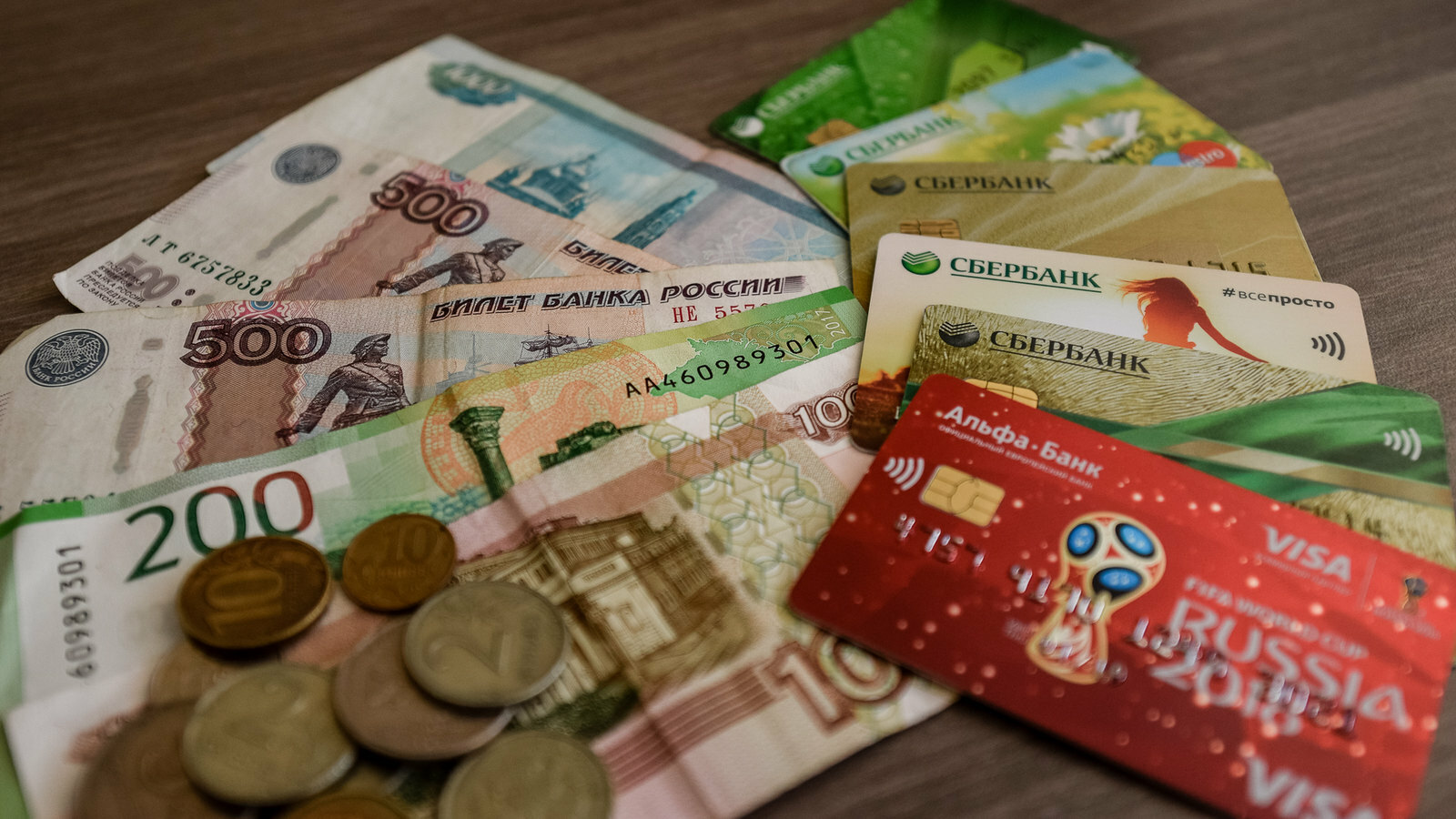 Обязанность или акт доброй воли: оформление банковских карт для белгородских детей