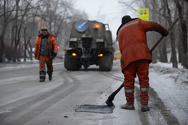 Ямочный ремонт начали на улицах Белгорода